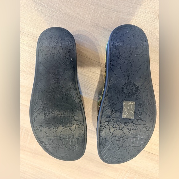 Versace Platform Sandals - Picture 8 of 9